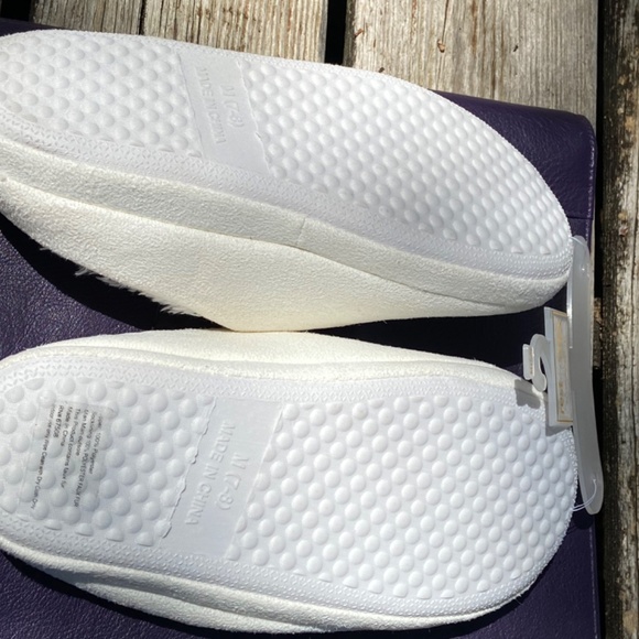 Rest Your Soles Women’s Slippers New - Picture 4 of 6